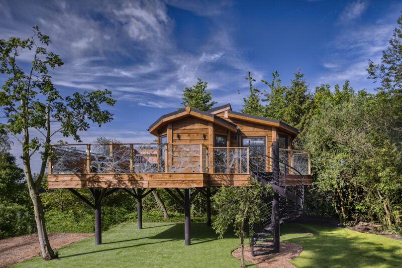 treehouse lodge with hot tub Yorkshire