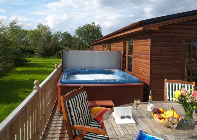 lodges with hot tubs york