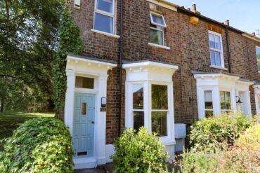 york cottages with hot tubs